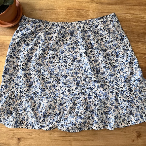 Abercrombie and Fitch floral skort - Picture 2 of 6